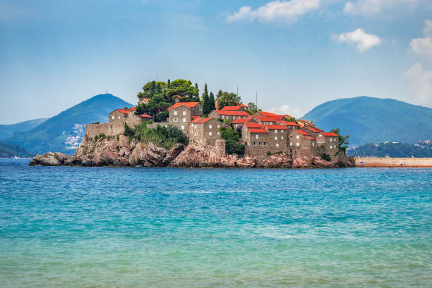 sveti stefan insel in budva, montenegro - scenics building exterior tourist resort orange stock-fotos und bilder