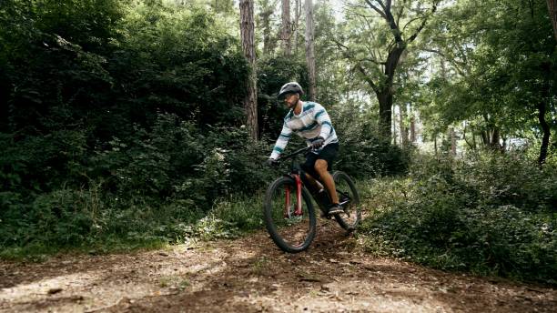 istock Man doing extreme sports 1676346115