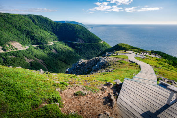 istock Scenic view over the horizon on the Skyline trail 1676491209