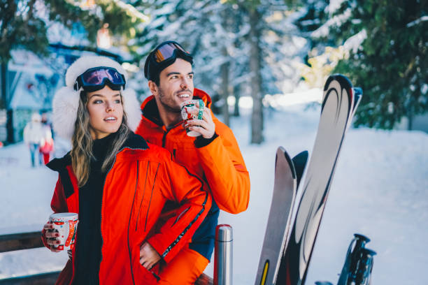 istock Couple on ski holiday 1676633738