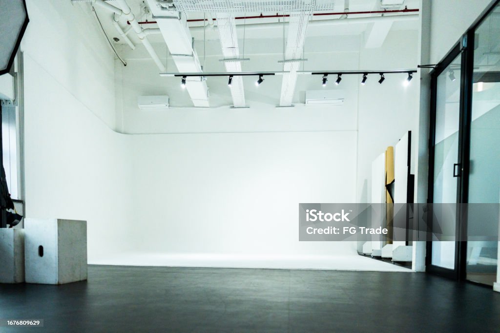 An Empty Weatherstudio Empty Photography Studio Stock Photo - Download Image Now - Backdrop ...