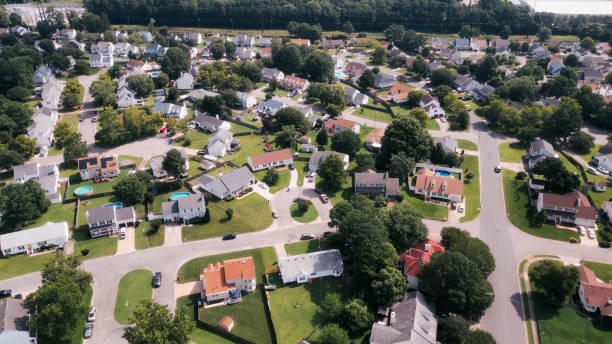 istock 1990s Virginia Neighborhood 1677032164