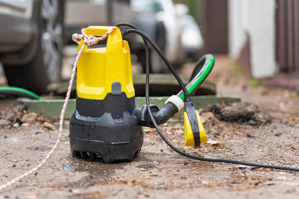 istock Submersible pump dewater construction site, pumping flood water sing deep well. 1677046025