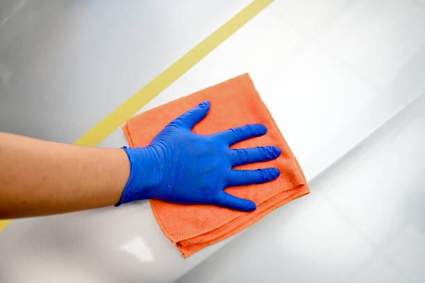 istock Man polishing car body 1677352592
