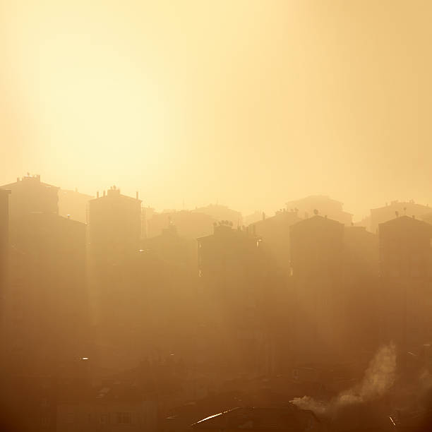 空気汚染街 - global warming city smog heat ストックフォトと画像