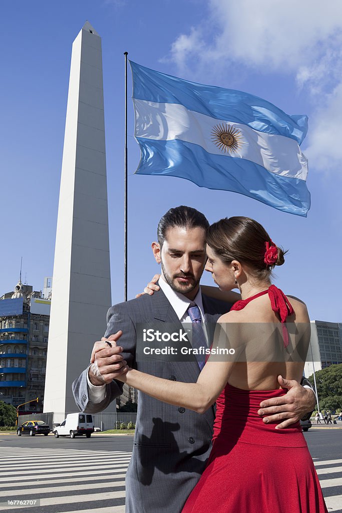 Аргентинское пара Танцевать танго в Буэнос-Айресе - Стоковые фото Буэнос-Айрес роялти-фри