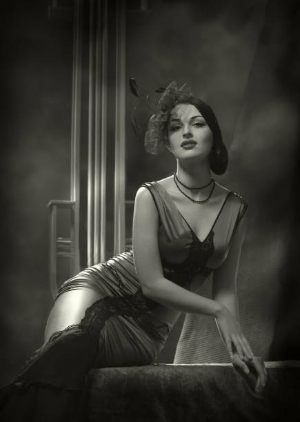 old hollywood.glamour beleza em estilo filme noir. - women sex symbol femme fatale fashion model - fotografias e filmes do acervo