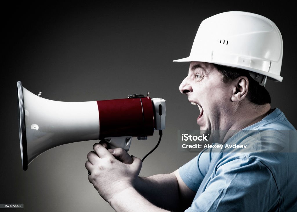 Hombre con megáfono - Foto de stock de Chillar libre de derechos