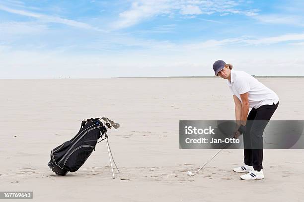Golf Spielen Stockfoto und mehr Bilder von Golf - Golf, Vorbereitung, Abschlagen