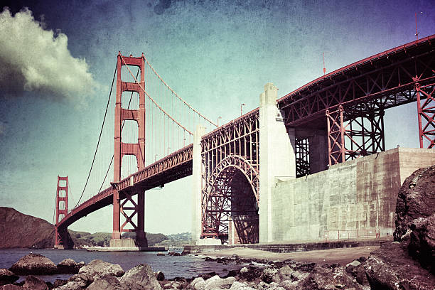 golden gate bridge, look retrò - bridge golden gate bridge cloud san francisco bay foto e immagini stock