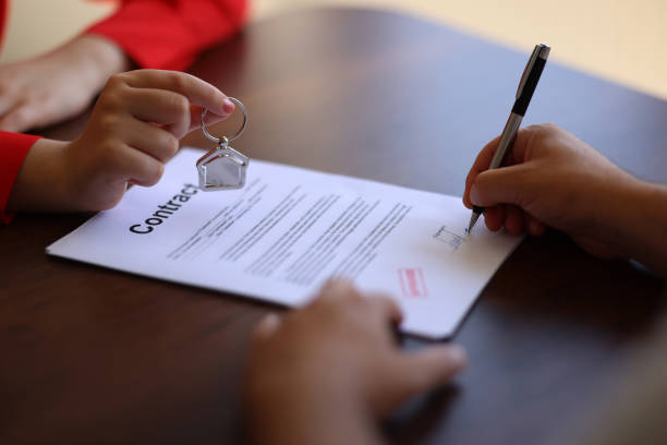 sign the house of the contract