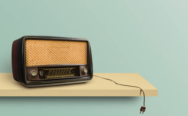 istock Antique radio 1678077939