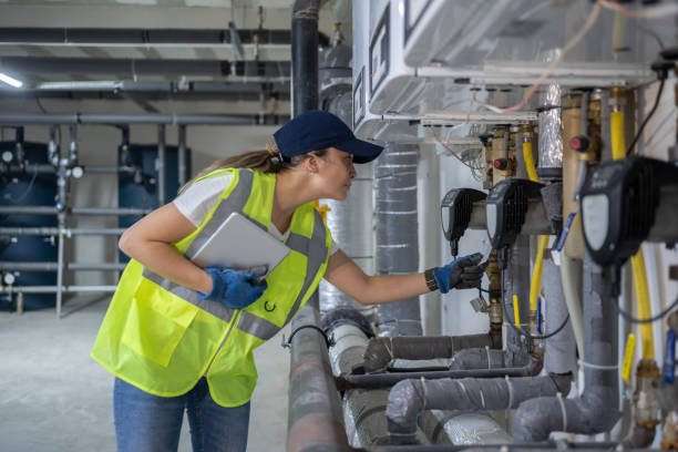 地下室でボイラーシステムをチェックする女性エンジニア - plumber thermostat repairing engineer ストックフォトと画像