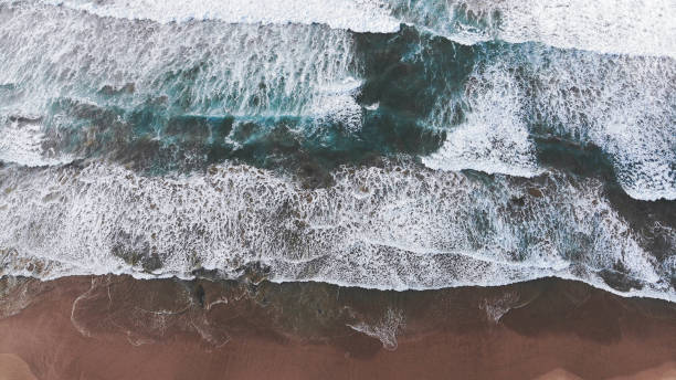 istock Waves crashing at Apollo Bay 1678267533