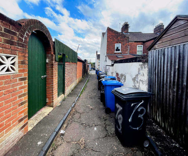 istock Alley with wheelie bins 1678629082