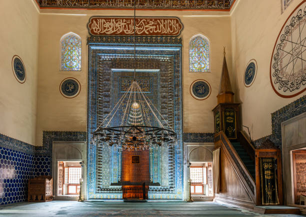 istock Fifth Ottoman Sultan Celebi Mehmet Tomb (Green Tomb) and Mosque 1678653948