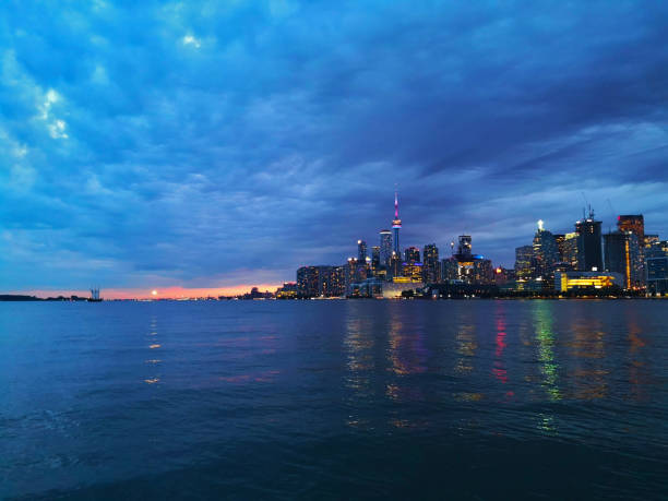 istock Sunset over the skyline of Toronto 1678740238