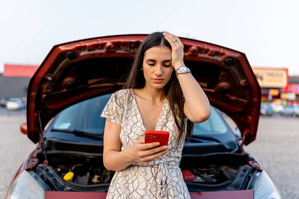 istock Young woman texts for assistance after car stops 1678928172