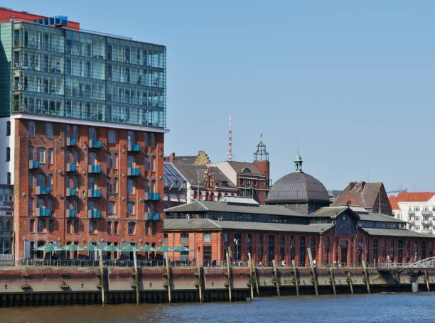 istock Fishmarket in Hamburg 1678965332