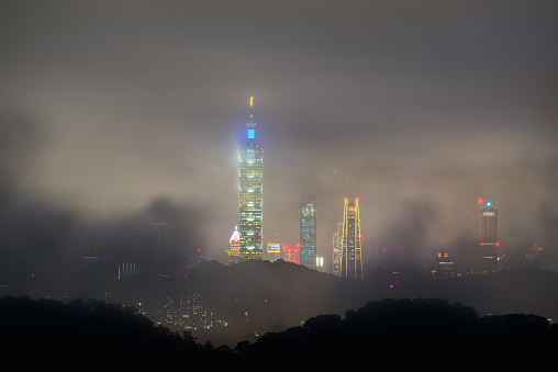 On the eve of the typhoon, fast-moving clouds and fog enveloped the entire city. Clouds, lights and architecture combine to create a dreamlike landscape.