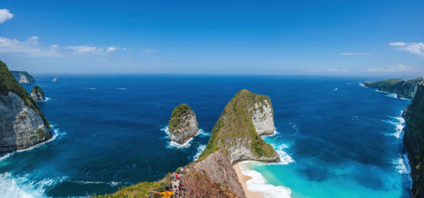 istock Kelingking Beach Nusa Penida,Indonesia 1679534574
