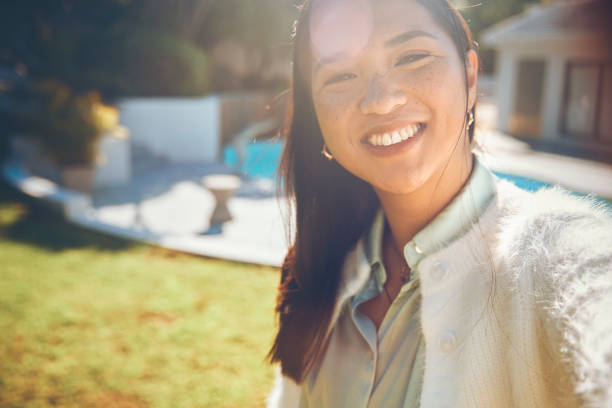 istock Freckled Beauty's Autumn Selfie 1680066646