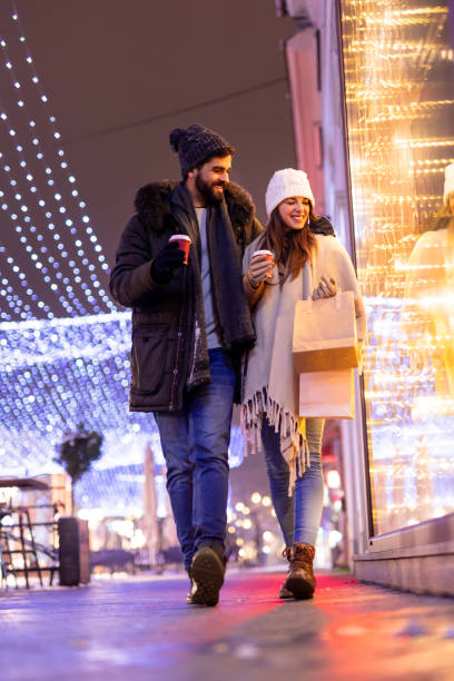 istock Couple doing Christmas shopping 1680095501