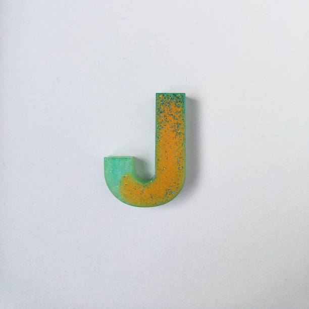 흰색 바탕에 수지로 만든 영어 알파벳의 문자 j - letter j alphabet three dimensional shape green 뉴스 사진 이미지