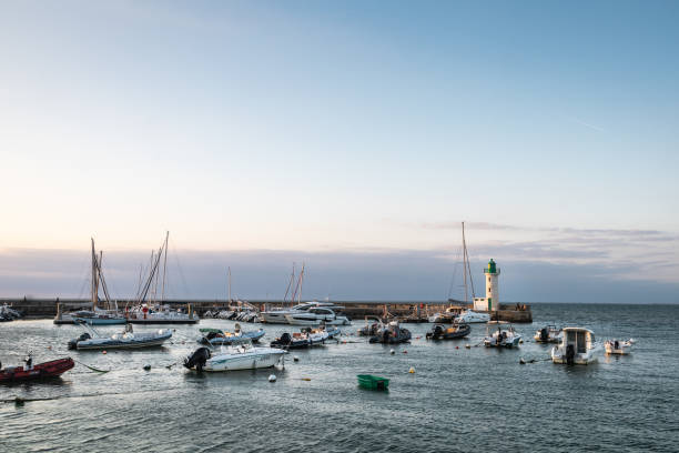 The port and the lighthouse of La Flotte on the Atlantic Ocean coast of Île de Ré in France The port and the lighthouse of La Flotte on the Atlantic Ocean coast of Île de Ré in France flotte stock pictures, royalty-free photos & images