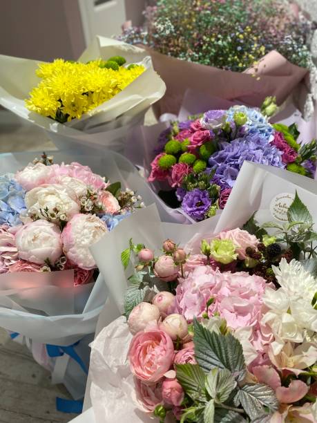 istock Bouquets of flowers 1680546273