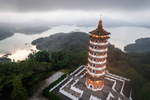 monumentos más populares de taiwán - sun moon lake fotografías e imágenes de stock