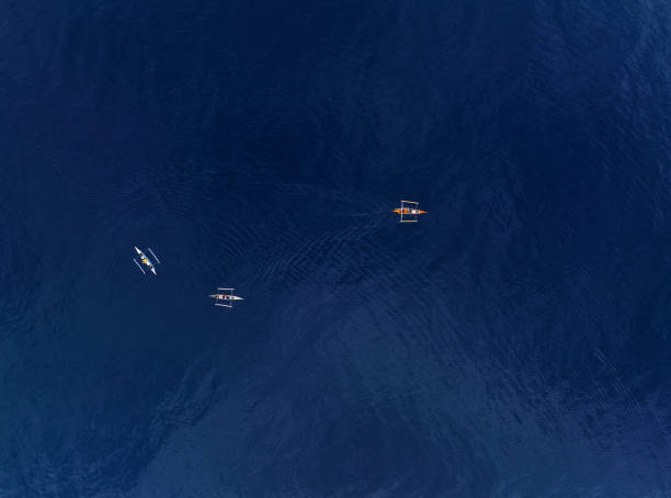 barco azul profundo - outrigger philippines mindanao palawan - fotografias e filmes do acervo