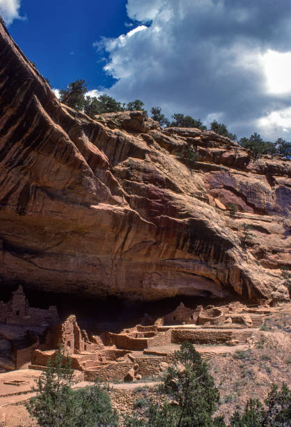 istock Mesa Verde NP - Long House Ruin Vertical - 1977 1681260643