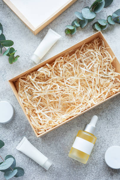istock Carton box, Beauty Subscription Service 1681763952