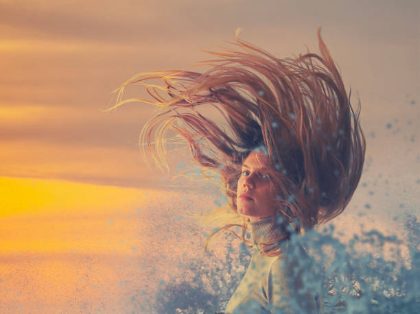 windy día - blond hair overcast sun sky fotografías e imágenes de stock