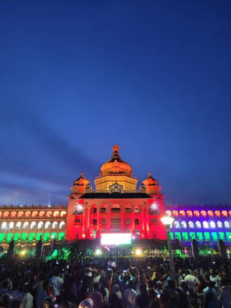 vidhana soudha building - bangalore india parliament building vidhana soudha imagens e fotografias de stock