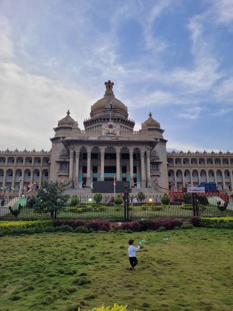 edificio vidhana soudha - bangalore india parliament building vidhana soudha foto e immagini stock