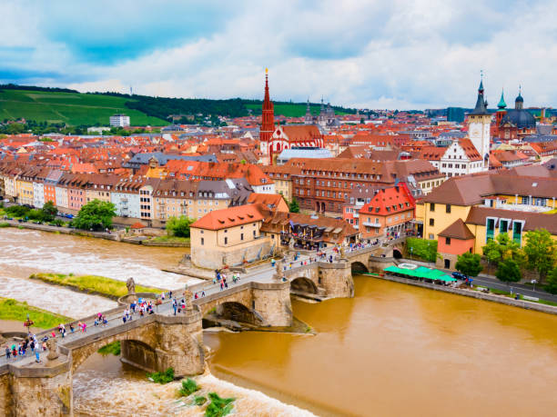 Main river and Wurzburg old town Old Main river bridge and Wurzburg old town aerial panoramic view. Wurzburg or Wuerzburg is a city in Franconia region of Bavaria state, Germany. alte algarve stock pictures, royalty-free photos & images