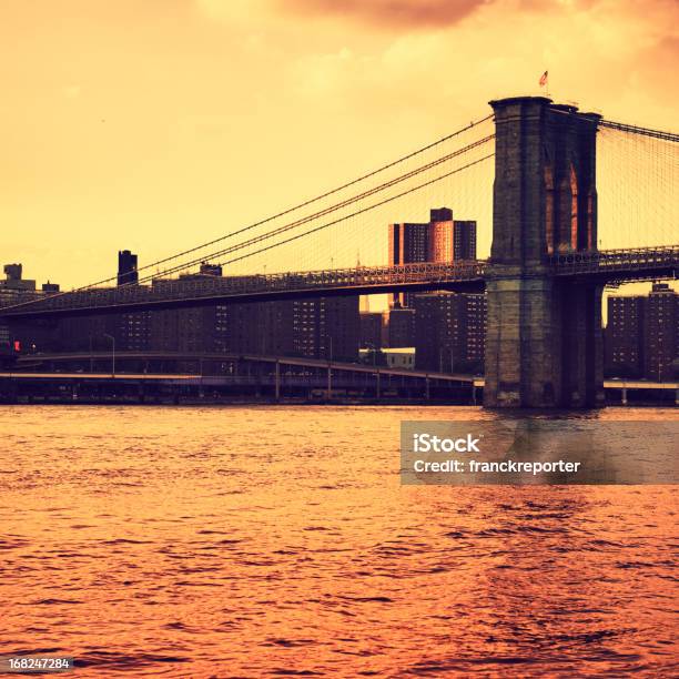 Ponte Williamsburg Em Manhattan Ao Pôr Do Solnova Iorque - Fotografias de stock e mais imagens de Ao Ar Livre