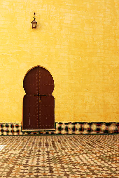 전통요법 모로코 도어 내부에 마우솔레움 of 물레이 이스마일 - morocco islam pattern arabia 뉴스 사진 이미지