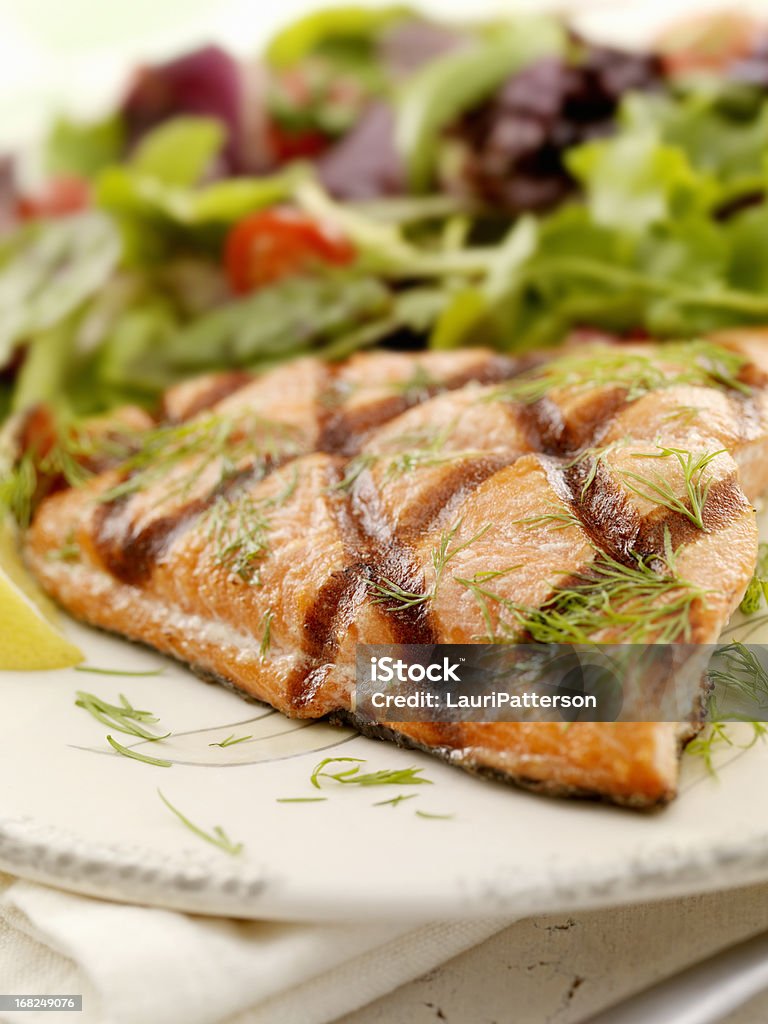 Barbacoa filete de salmón a la parrilla - Foto de stock de Salmón - Pescado libre de derechos