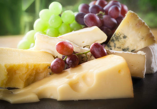 vassoio di formaggi - fruit and cheese foto e immagini stock