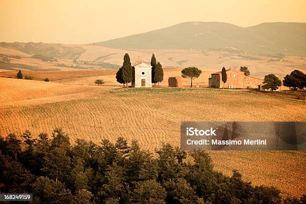 Di Vitaleta Cappella - Fotografias de stock e mais imagens de Arquitetura - Arquitetura, Barro, Campo agrícola