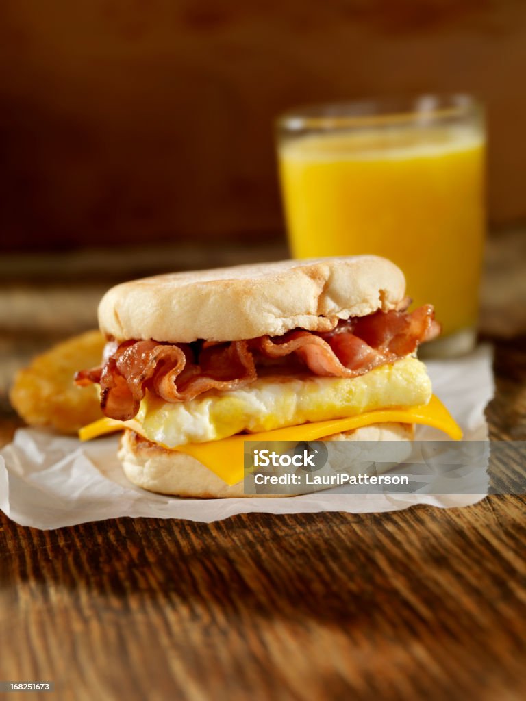 Mit Speck und Ei Breakfast Sandwich - Lizenzfrei Ei Stock-Foto