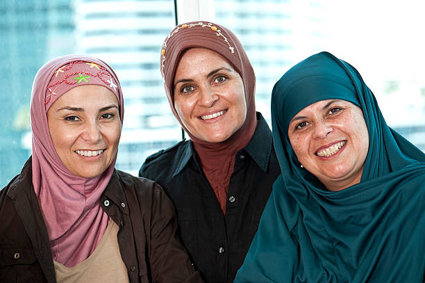 tres la mujer musulmana - milfeh fotografías e imágenes de stock
