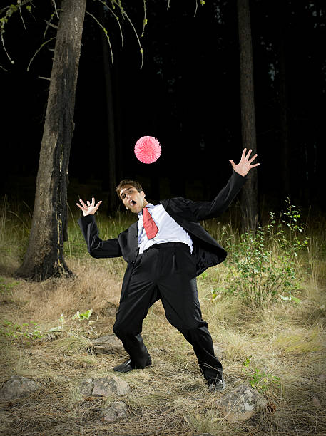 бизнесмен dodging мяч - dodge стоковые фото и изображения