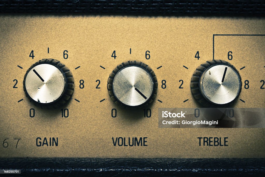 Bouton du Volume au maximum, ambiance rétro - Photo de Amplificateur libre de droits