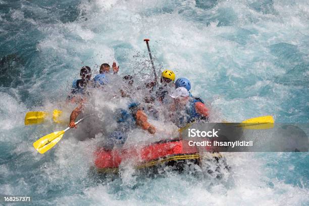 Rafting Em Águas Bravas - Fotografias de stock e mais imagens de Rafting em Rápidos - Rafting em Rápidos, Jangada no Rio, Movimento