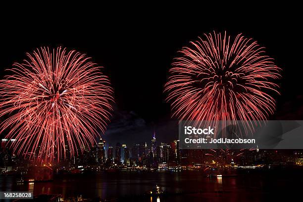 Cidade De Nova Iorque Syncronized Fogos De Artifício - Fotografias de stock e mais imagens de 4 de Julho