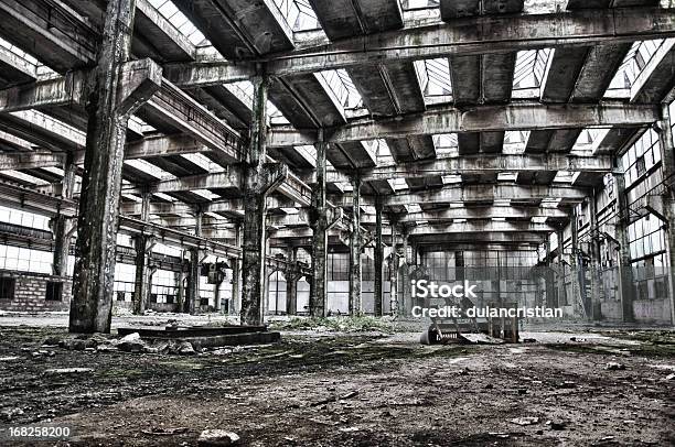 Abandonado Hall Foto de stock y más banco de imágenes de Abandonado - Abandonado, Abierto, Almacén